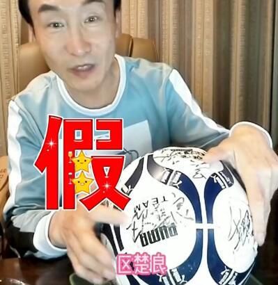 这些断片却足以唤醒我们对于香港类型电影故事模式的记忆，从而提炼出一种超然于故事本身的氛围与情绪：他们的短暂到来只是为了逝去，但这逝去的过程所残留的眼神、姿态与声音，都是如此的动人。